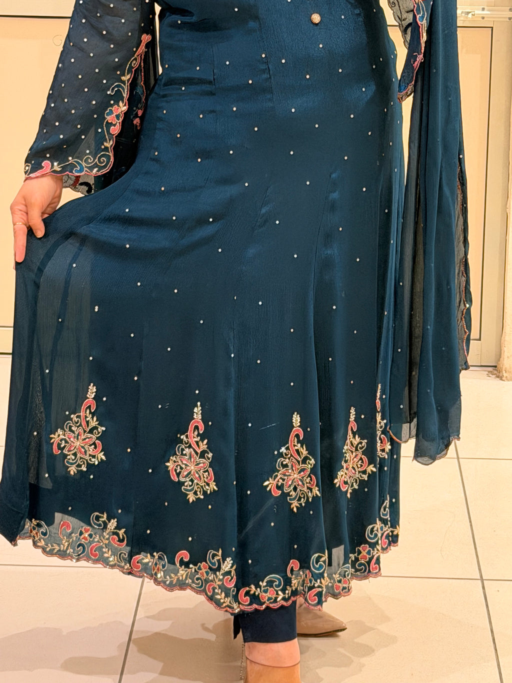 Navy Chinon Embroidered Suit Set (M–3XL)