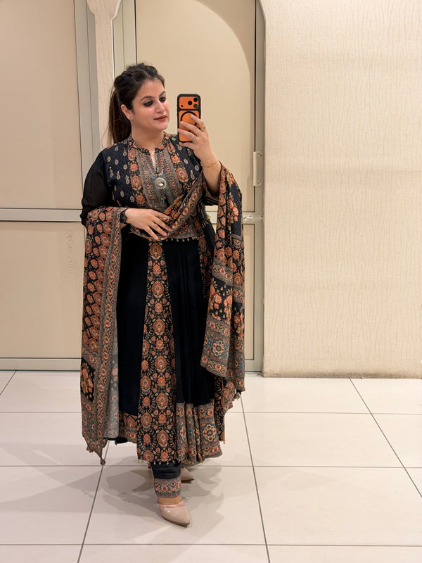 Black Pure Georgette Embroidered Suit (M–XXL)