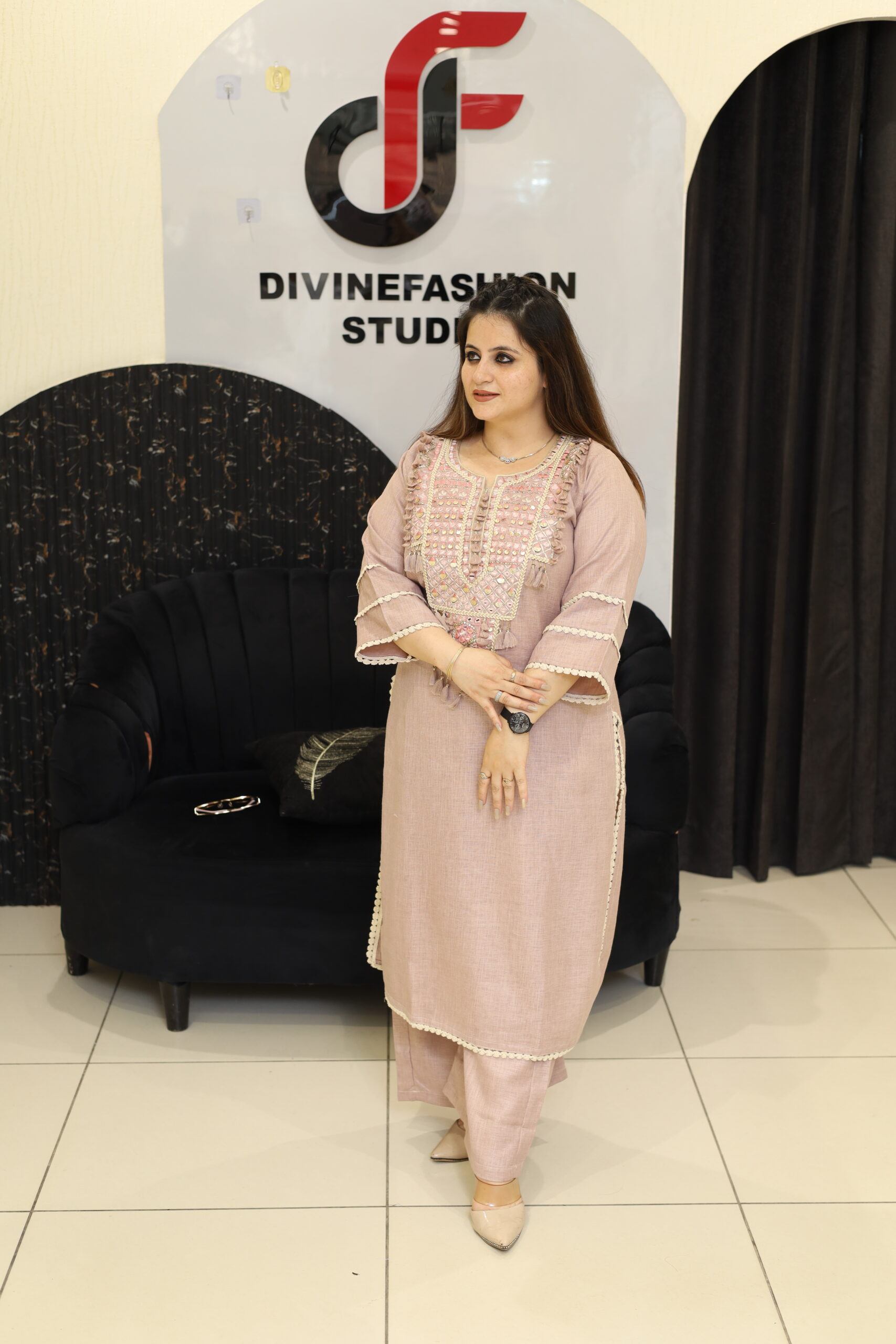 Women’s Blush Pink Linen Cotton Embroidered Kurta Set