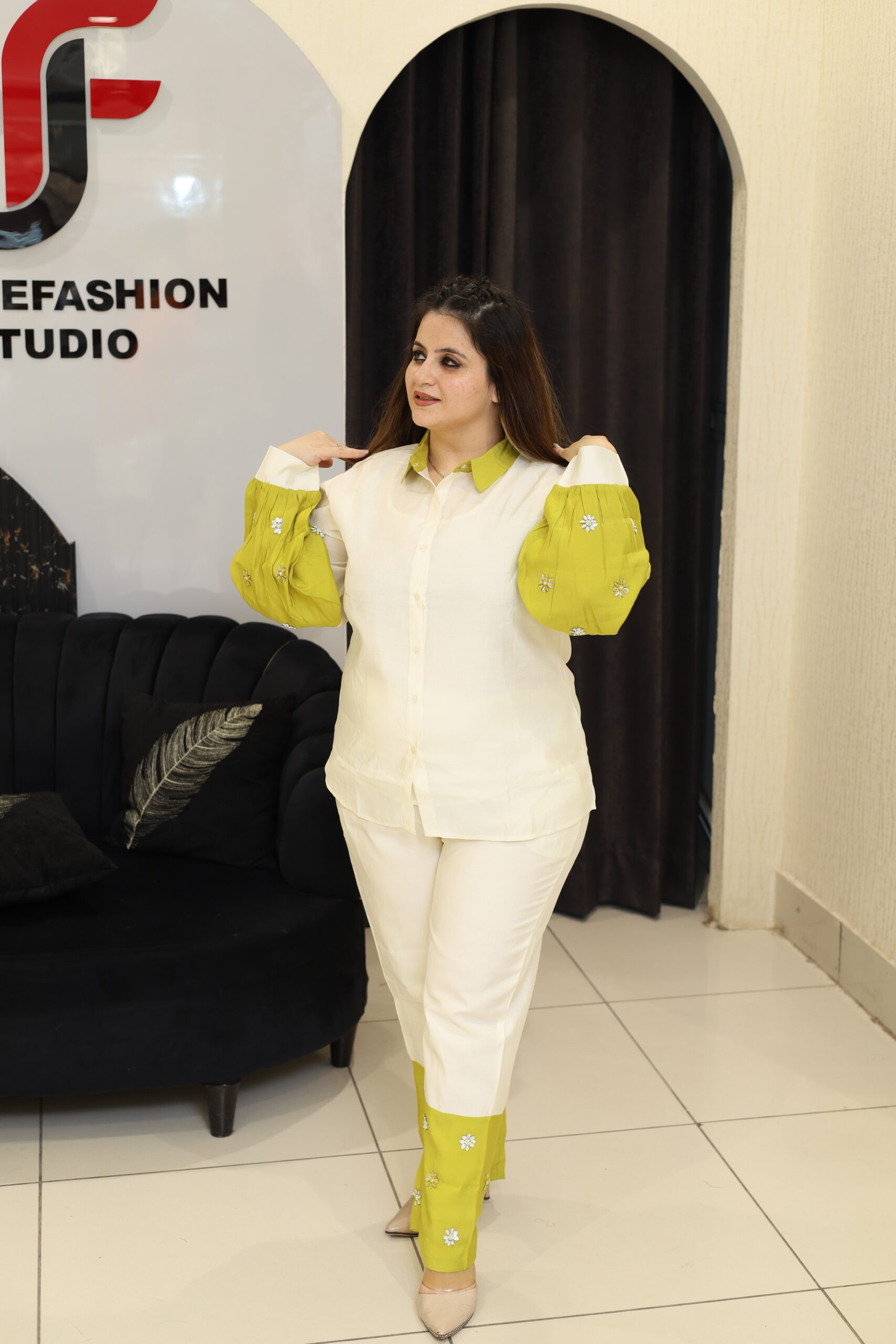 Cream & Lime Mul Chanderi Embroidered Kurta Set - Image 4