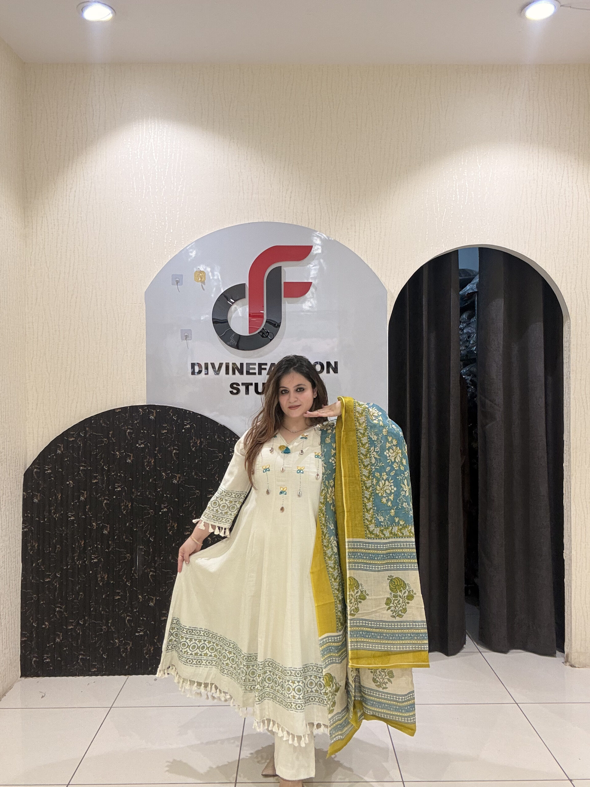 Cream Cotton Embroidered Anarkali Suit Set - Image 5