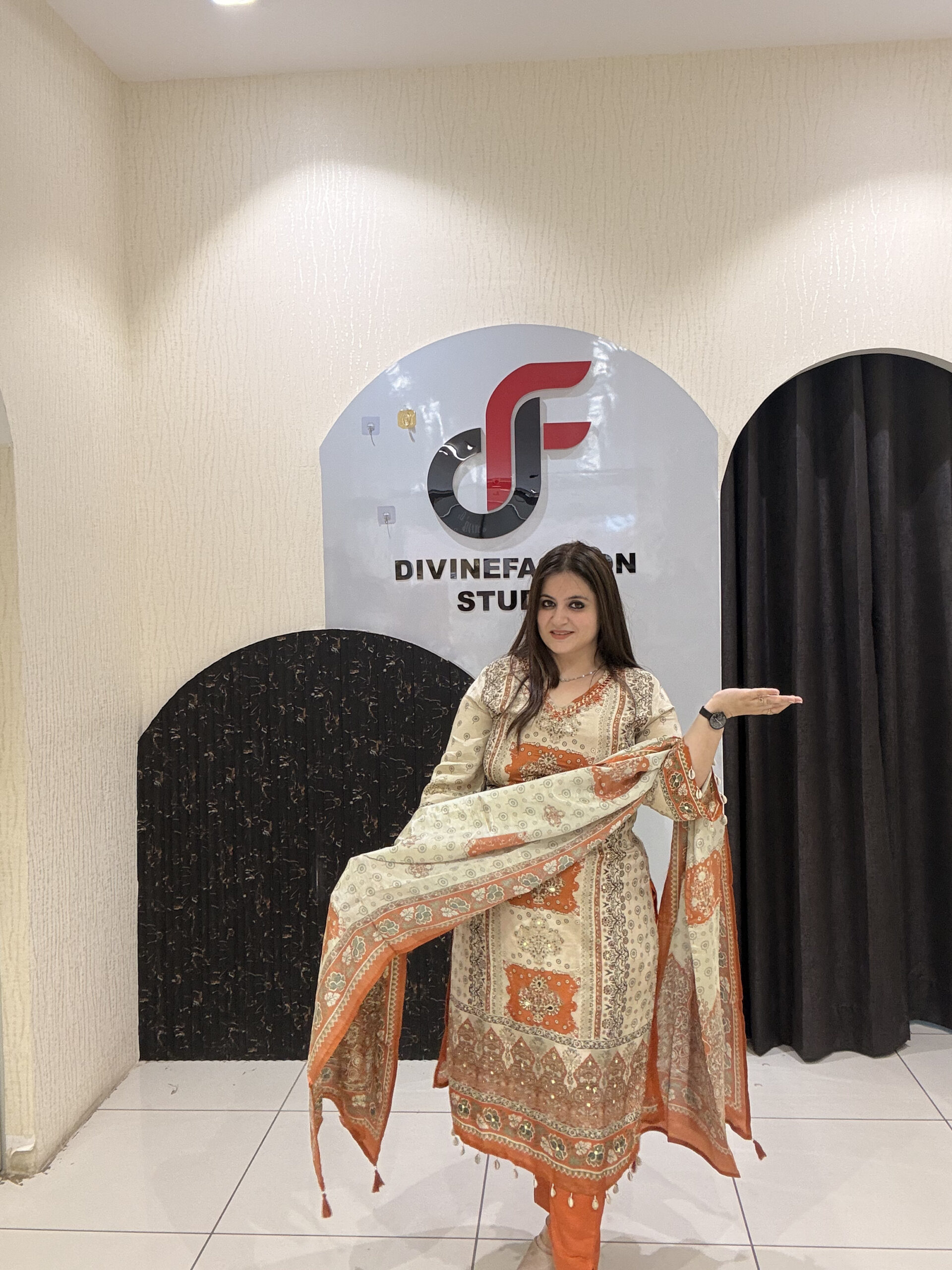 Cream & Orange Printed Partywear Suit Set - Image 6