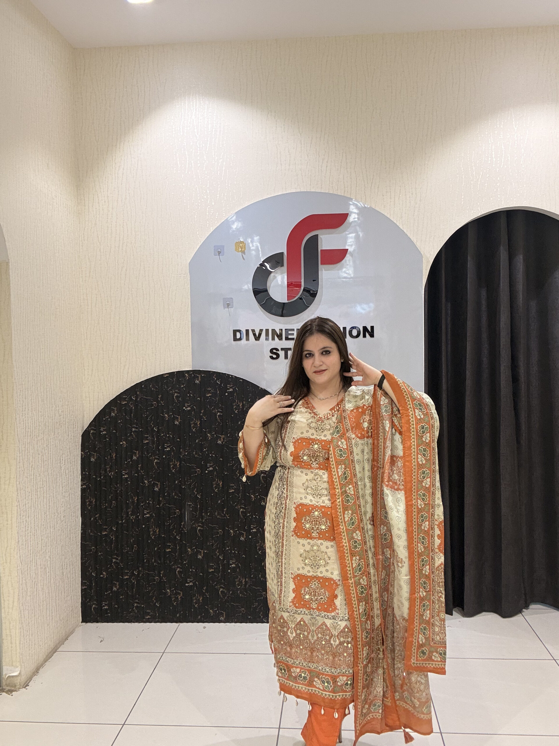 Cream & Orange Printed Partywear Suit Set - Image 5