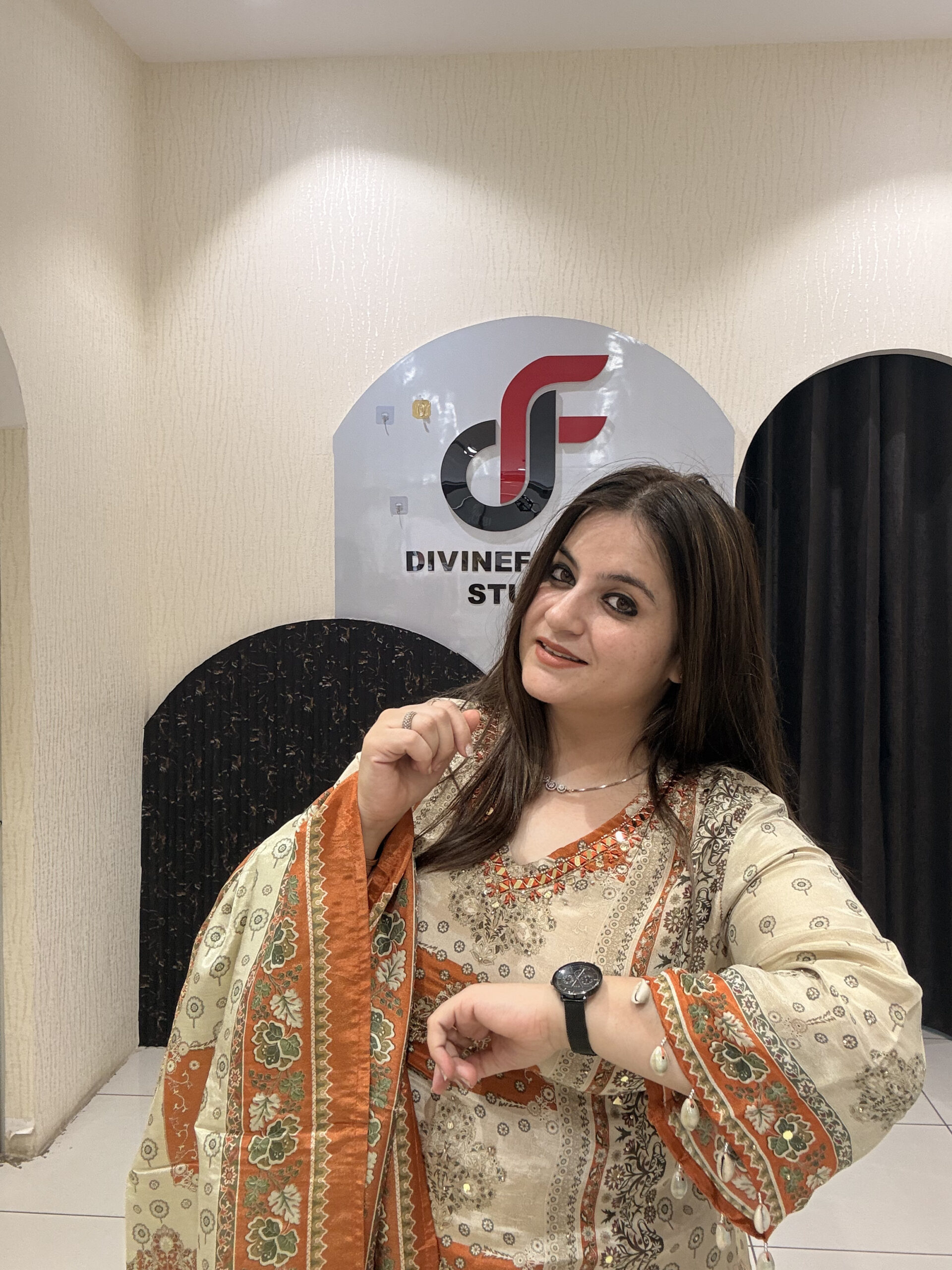 Cream & Orange Printed Partywear Suit Set - Image 2
